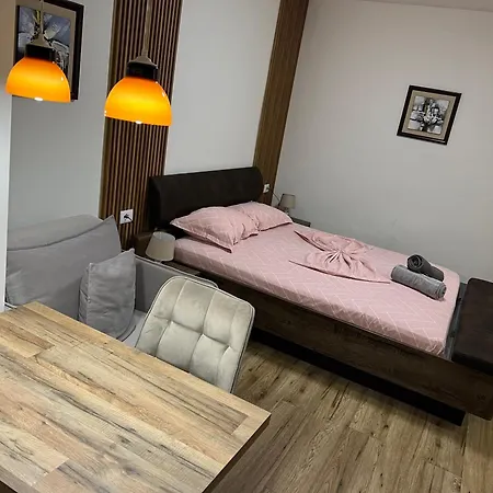 Bright & Roomy Myslym Shyri 아파트